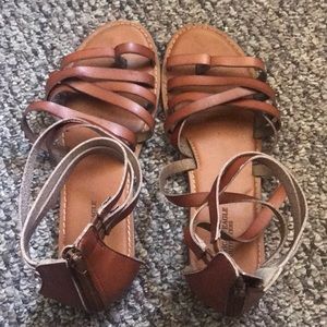 American eagle toe loop sandals